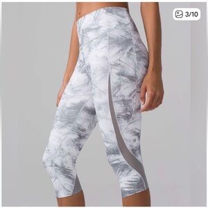 Lululemon athletica Women Gray and White Cropped Pants size 4